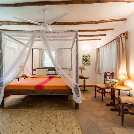 Diani Marine Divers Village Диани Бийч Екстериор снимка