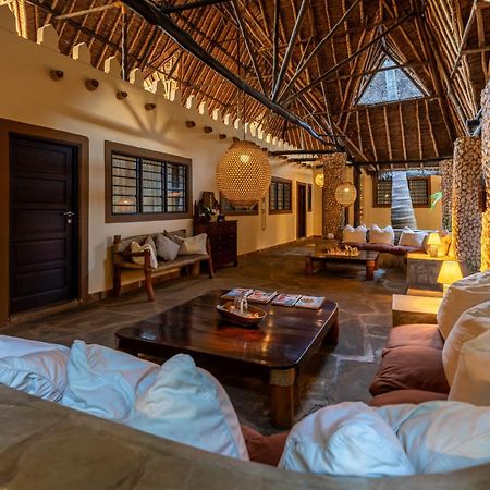 Diani Marine Divers Village Диани Бийч Екстериор снимка