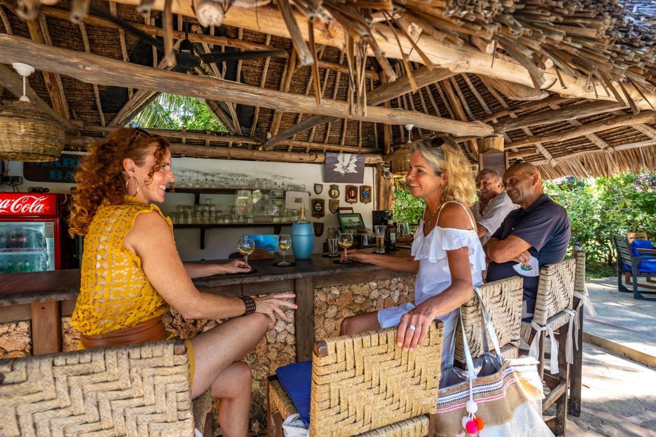 Diani Marine Divers Village Диани Бийч Екстериор снимка