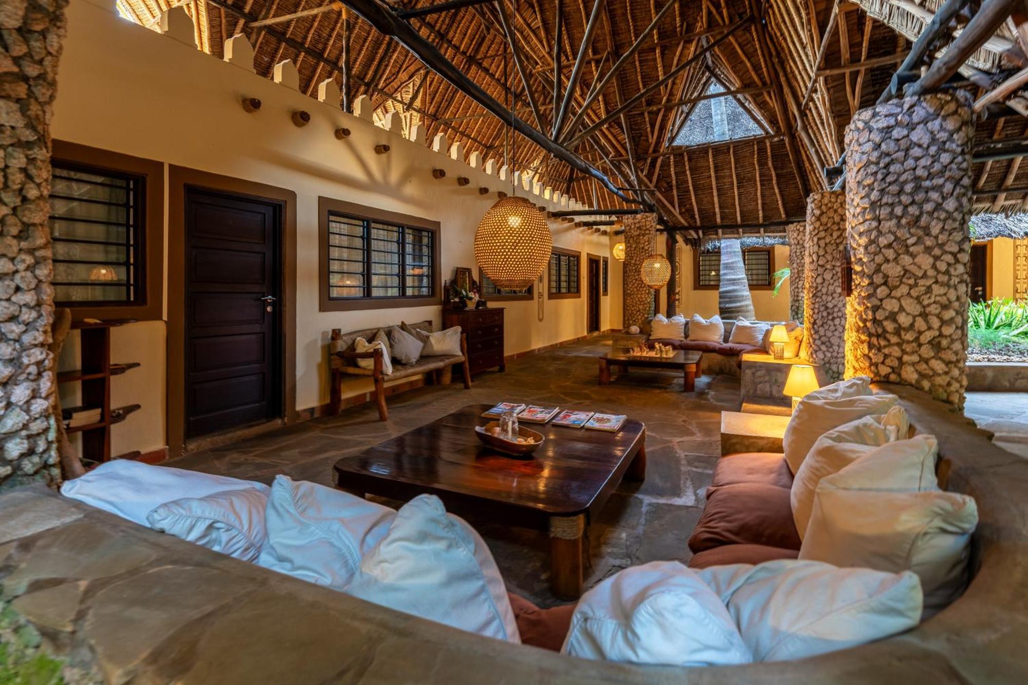 Diani Marine Divers Village Диани Бийч Екстериор снимка