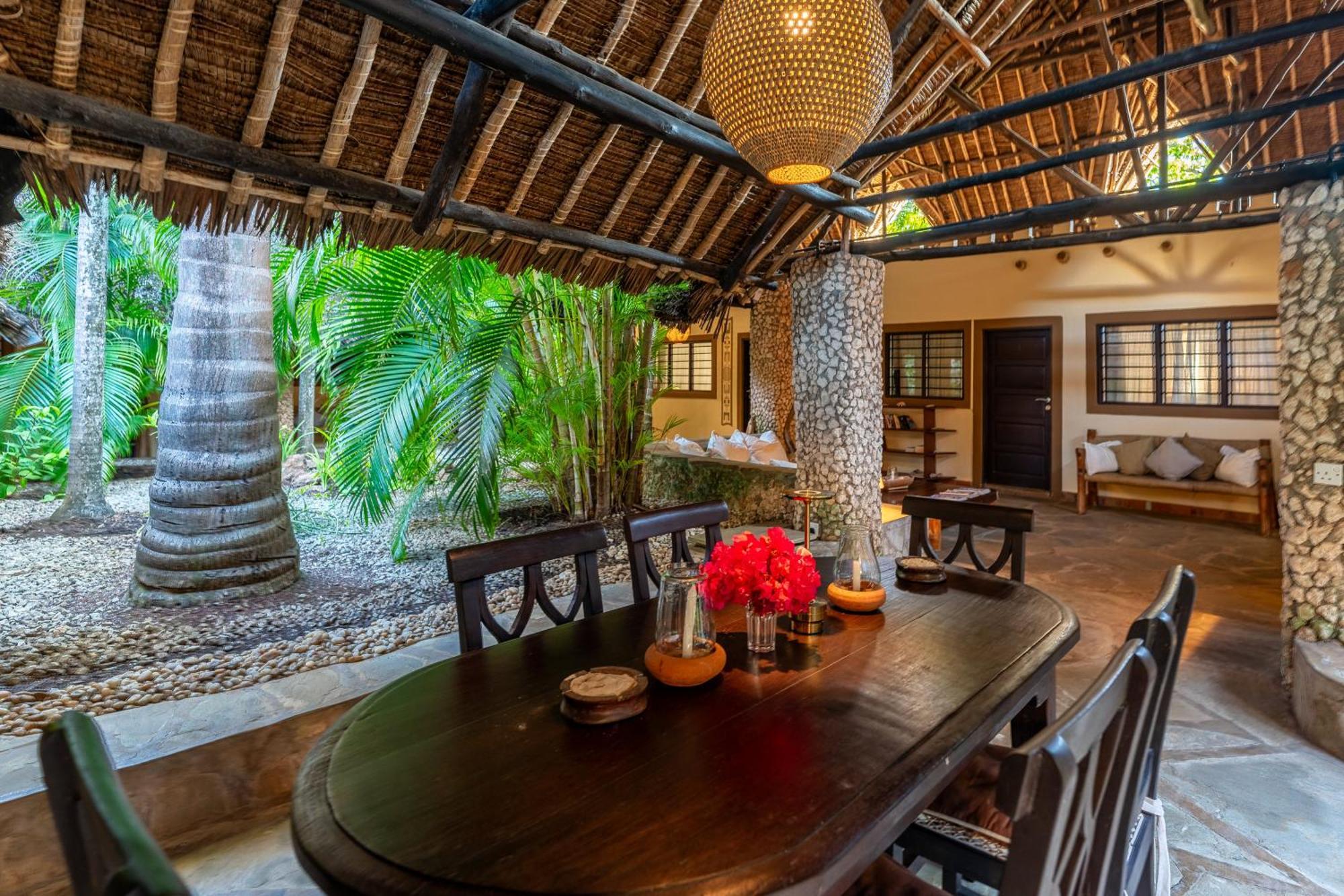 Diani Marine Divers Village Диани Бийч Екстериор снимка