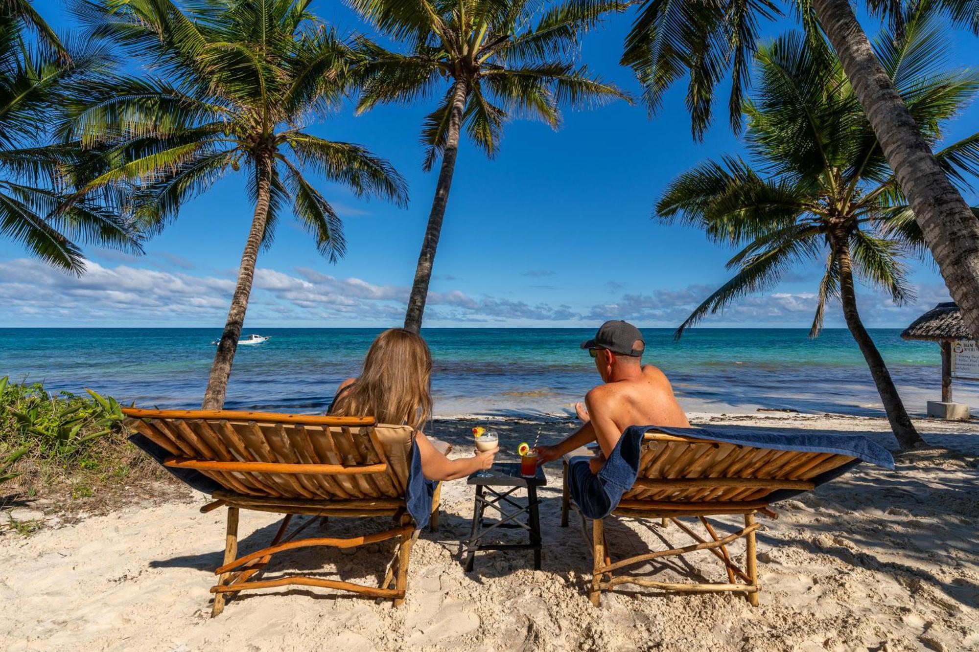 Diani Marine Divers Village Диани Бийч Екстериор снимка