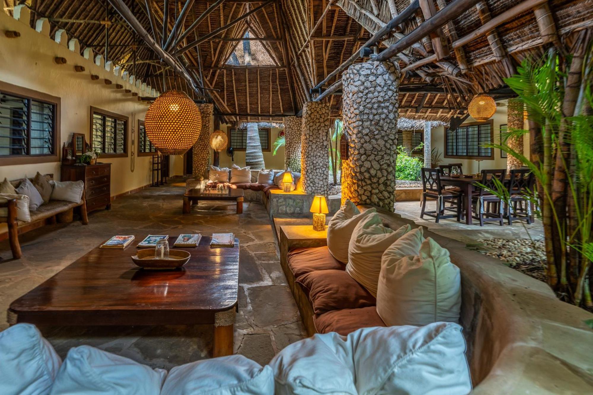 Diani Marine Divers Village Диани Бийч Екстериор снимка