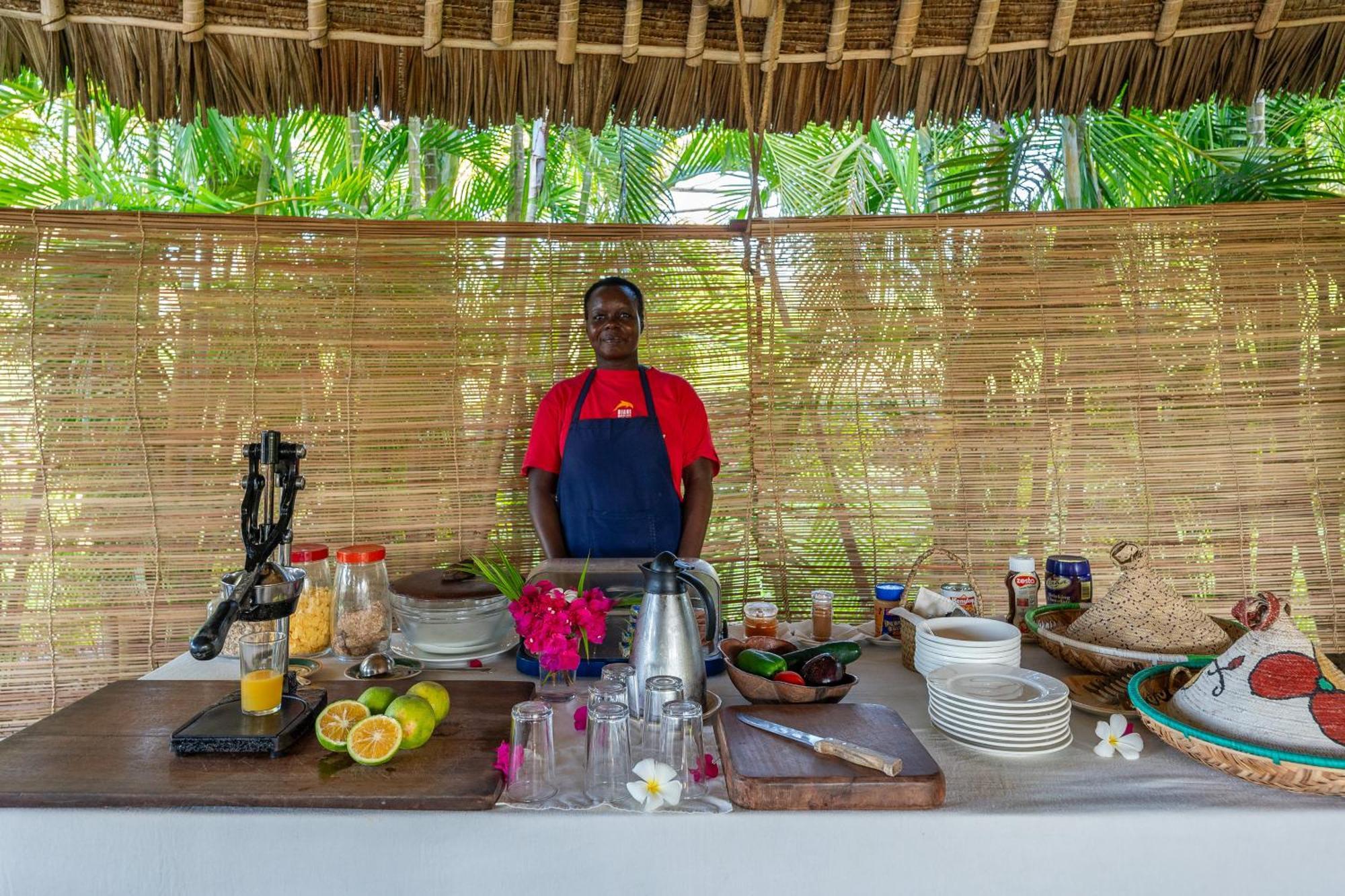Diani Marine Divers Village Диани Бийч Екстериор снимка