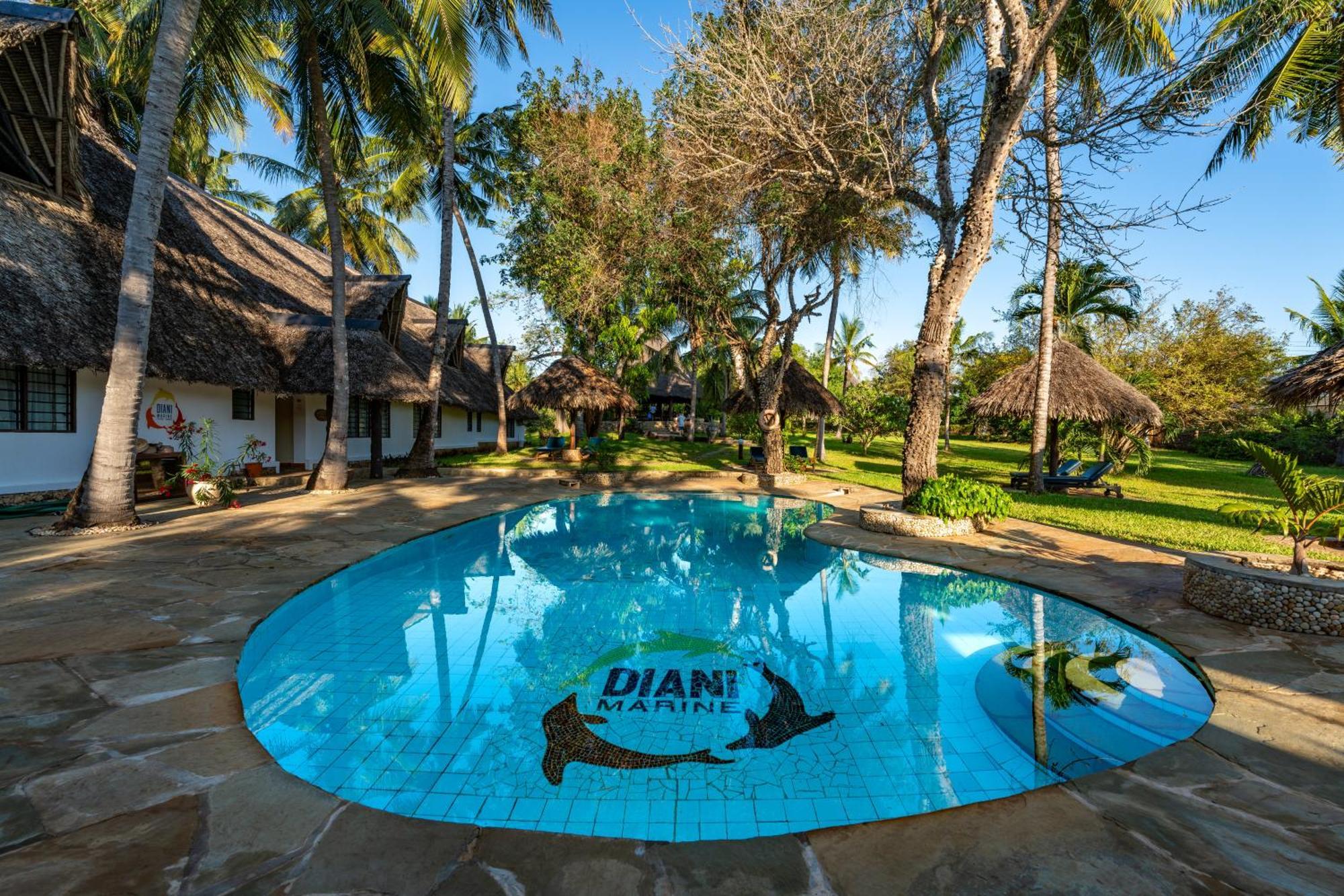 Diani Marine Divers Village Диани Бийч Екстериор снимка