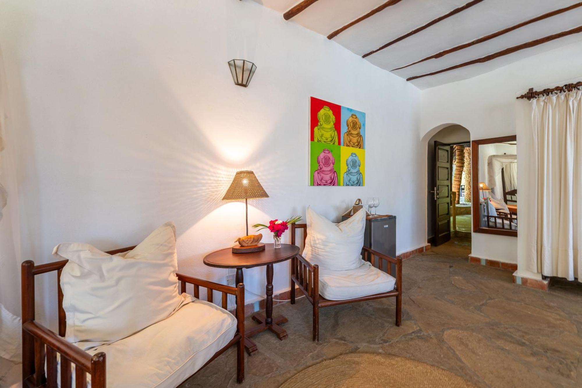 Diani Marine Divers Village Диани Бийч Екстериор снимка