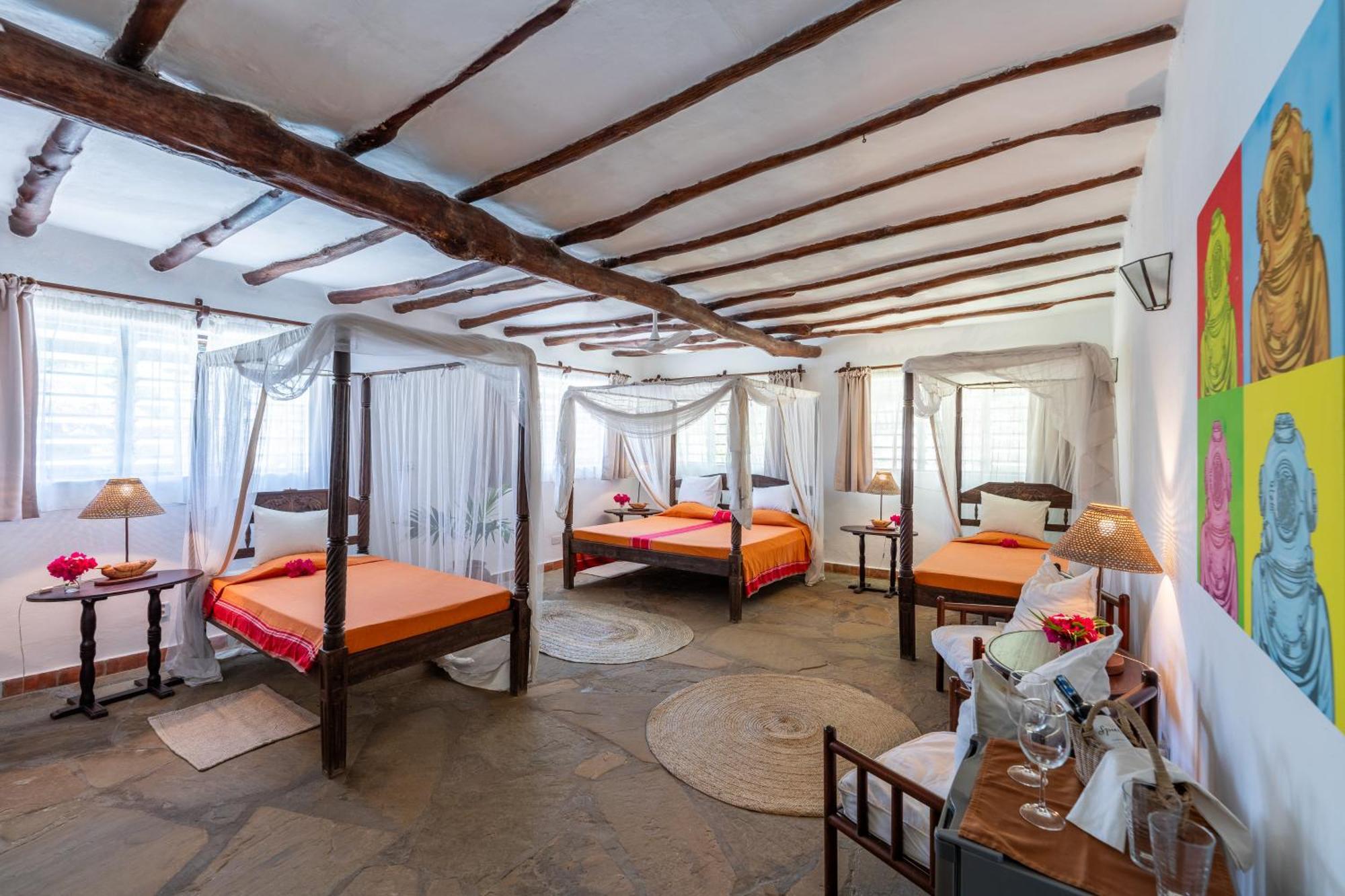 Diani Marine Divers Village Диани Бийч Екстериор снимка