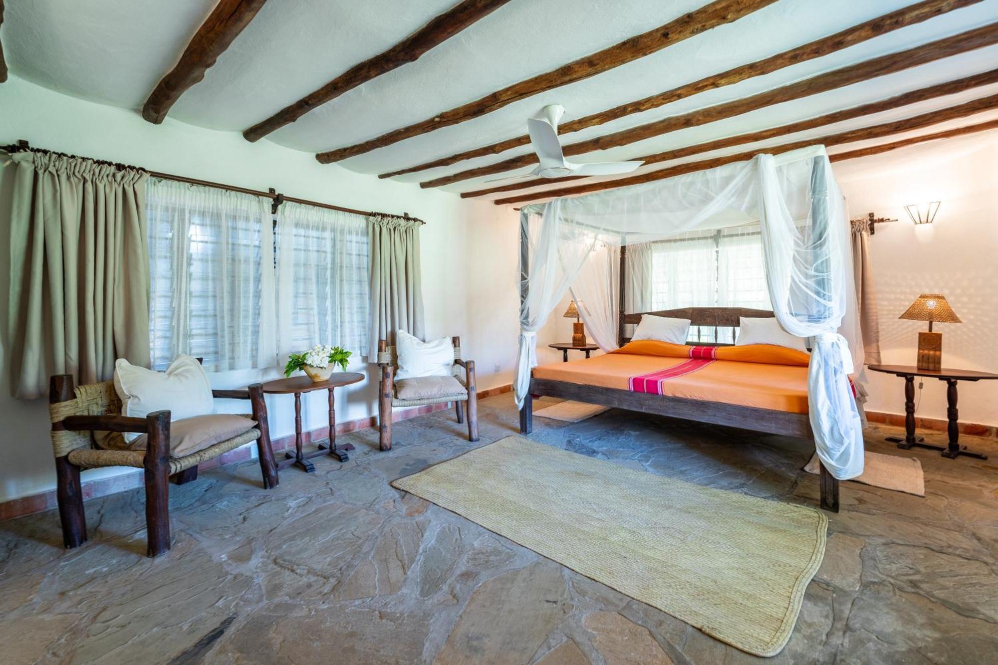 Diani Marine Divers Village Диани Бийч Екстериор снимка
