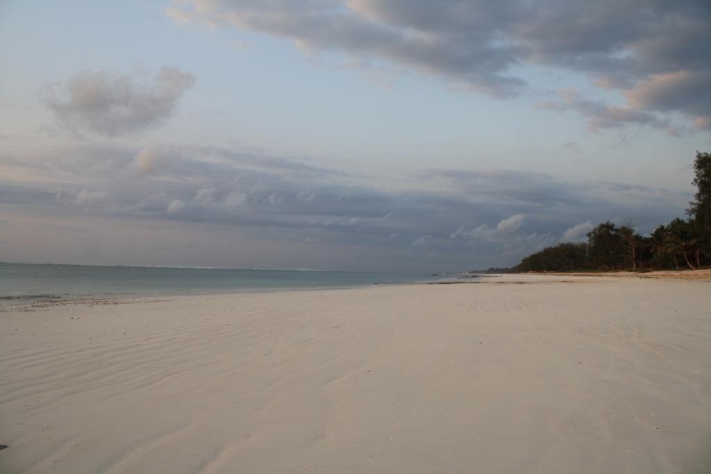 Diani Marine Divers Village Диани Бийч Екстериор снимка