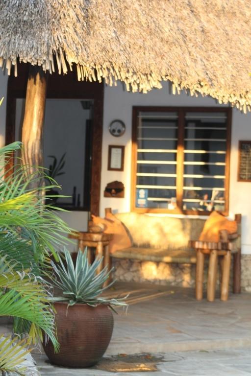Diani Marine Divers Village Диани Бийч Екстериор снимка