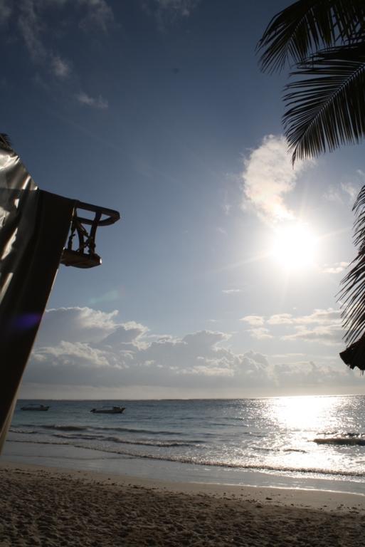Diani Marine Divers Village Диани Бийч Екстериор снимка
